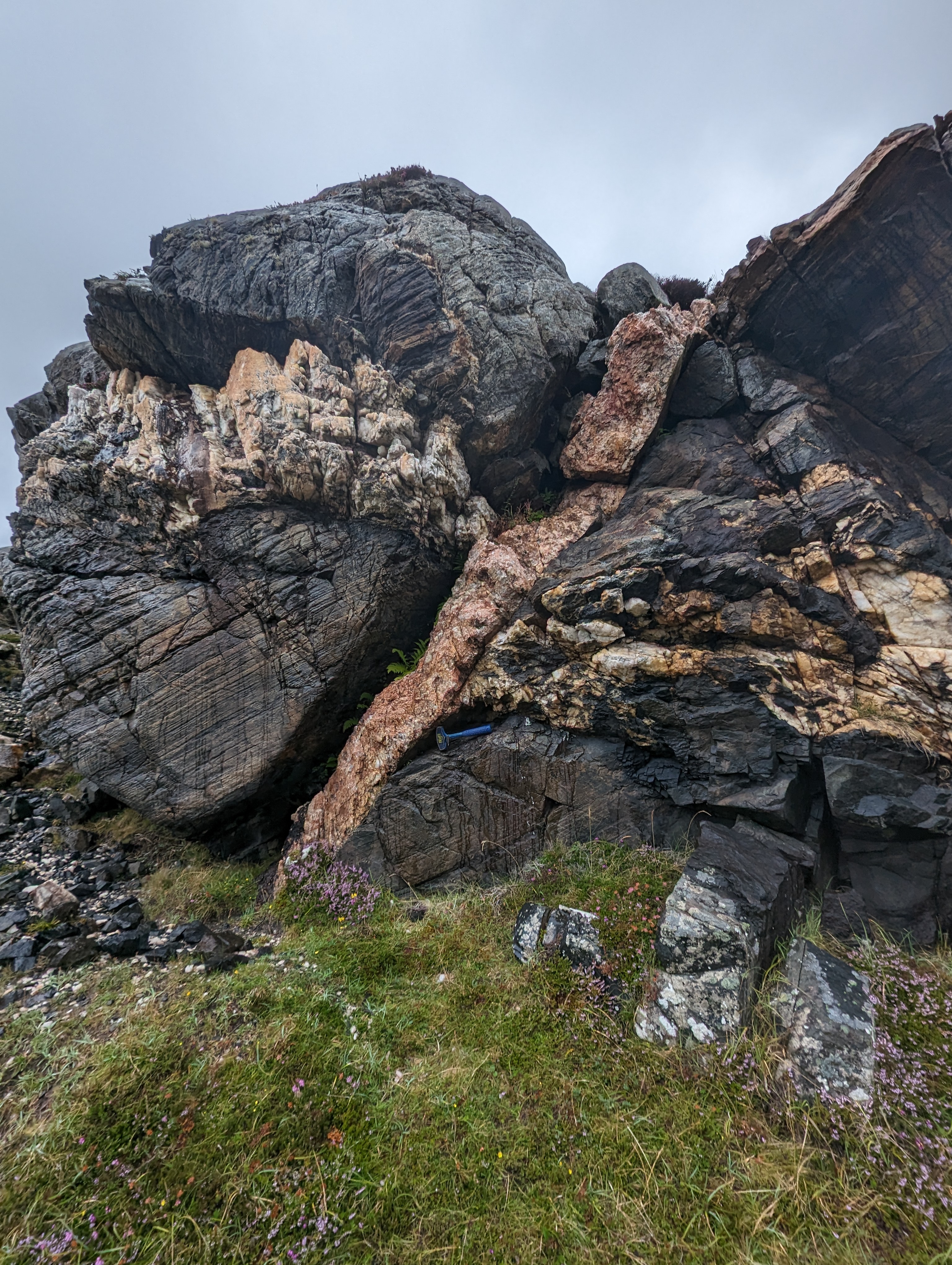 Cross-cutting pegmatite